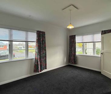 2 Bedrooms Epuni - Photo 3