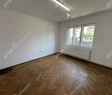Casa individuala cu 3 camere de inchiriat garaj si teren de 200 mp ... - Photo 2