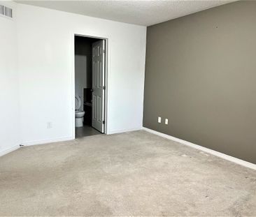 For Lease - 39 DUNDALK Private, Barrhaven, Ontario - Photo 5