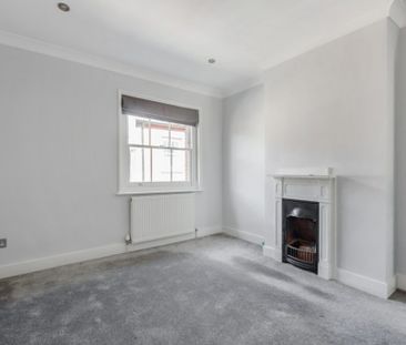 2 Bedroom House - St. Johns Street, Winchester - Photo 2