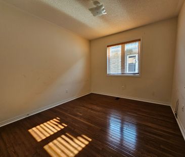 For Lease - 19 Voysey Way, Markham, Ontario - Photo 2