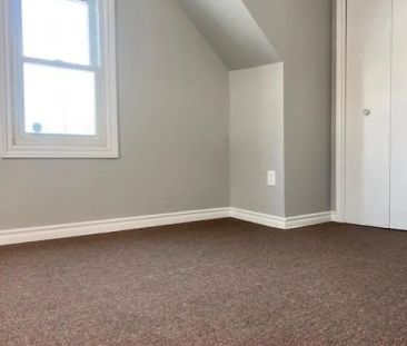 73 OAKWOOD STREET - Photo 2