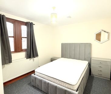 Sharoe Green Lane, Preston - Photo 3