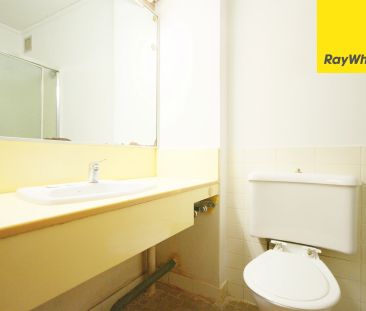 SELF CONTAINED STUDIO APARTMENT IN CONVENIENT LOCATION - Photo 5