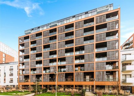 A brilliantly light and airy studio apartment situated on the 2nd floor of this striking development, located in this peaceful yet thriving area of London. - Photo 3