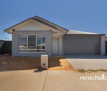 New Home in Prime Paradiso Estate Location! - Photo 6