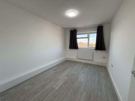 Willowbrook Road, Southall, UB2 - Photo 2