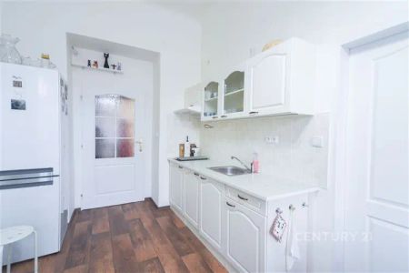 Pronájem nezařízeného bytu 2+kk, nedaleko metra I.P. Pavlova - Fotografie 4