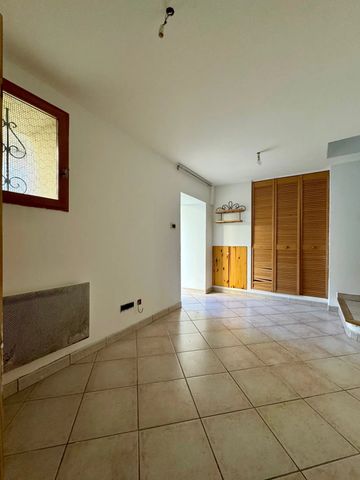 Location Maison 2 pièces 70m² CHATEAUNEUF DE GADAGNE 84470 - Photo 3