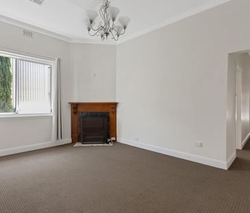 Low maintenance, centrally located, well-presented home - Photo 2