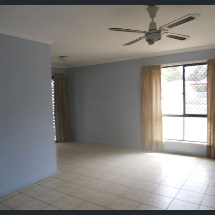 Family-Friendly Gem in Quiet Crestmead Cul-de-Sac - Photo 1