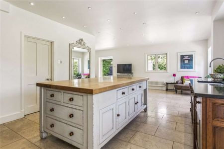 Attractive Edwardian family home, full of character and charm occupying an ideal location. - Photo 4