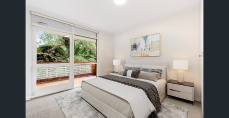 Fully Renovated Three Bedroom Apartment - Photo 2