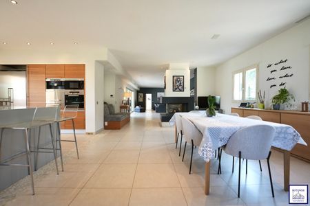 Location Maison 6 pièces 379m² - Photo 3
