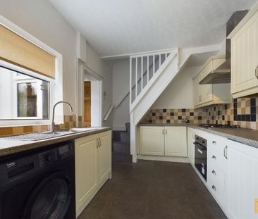 2 bedroom terraced house to rent - Photo 2