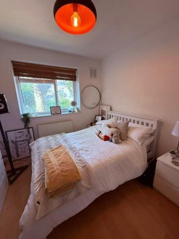 Double room / Shared apartment in Shoreditch / Short walk to Old street station and Hoxton square - Photo 3