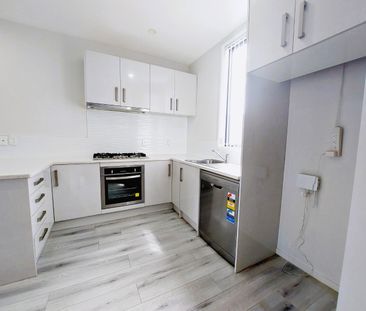 Trendy near new terraced home - Photo 5