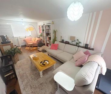 4 bedroom detached house to rent - Photo 2