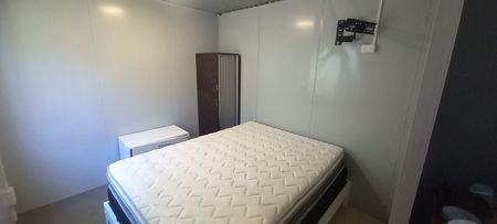 1 bedroom, self contained furnished unit. - Photo 4