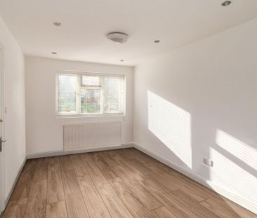 5 bedroom semi-detached house to rent - Photo 3