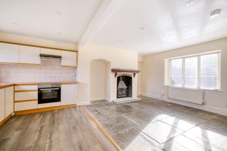 2 bedroom semi-detached house to rent - Photo 2