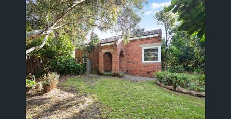 COSY HOME - RENOVATED - Photo 4