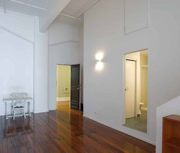 Character apartment in Iconic George Court Building - Photo 5