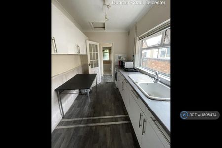 4 bedroom terraced house to rent - Photo 4