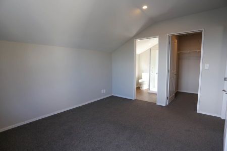 Edgeware/City Centre – Modern 4 Bedroom/4 bathroom townhouse - Photo 5