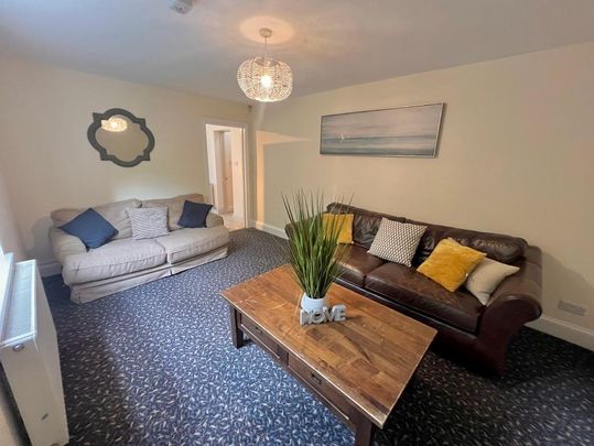 6 bedroom house to rent - Photo 1