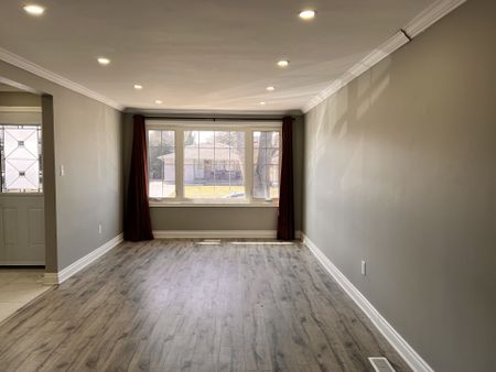 For Lease - 64 Gainsborough Road, Hamilton, Ontario - Photo 4