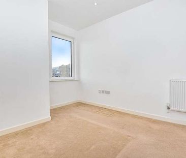 Buckingham Gardens, Slough, SL1 - Photo 2