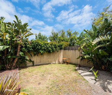 SPACIOUS SINGLE STOREY TOWNHOUSE IN SAFE SECURE NEIGHBOURHOOD! - Photo 5