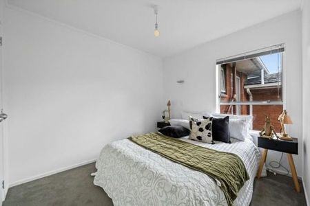 Modern 2-Bedroom Unit in Remuera – Perfect Location! - Photo 2