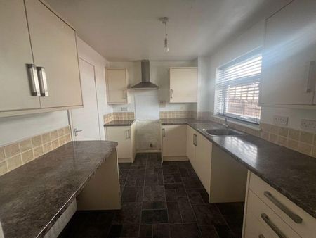 2 bedroom terraced house to rent - Photo 2