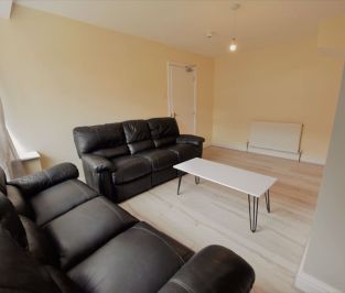 3 bedroom House in Monkbridge Street Bed), Leeds - Photo 4