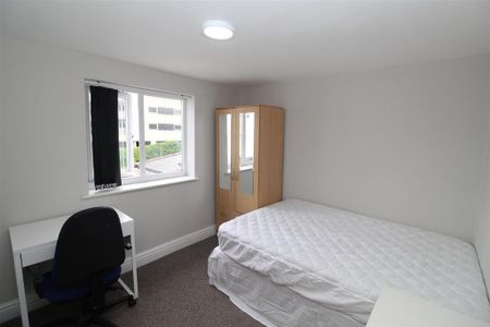 8 bedroom flat to rent - Photo 5