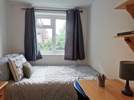 1 bedroom in a house share to rent - Photo 3
