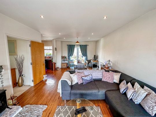 Newport, Lincoln - Photo 1