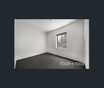 Stunning Apartment in Prime Location - Photo 3