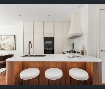 Luxurious Family Living with Private Lift in the Heart of Wahroonga - Photo 5