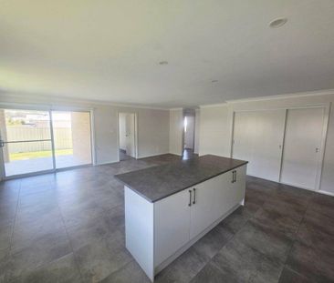 Modern Four Bedroom Family Home - Photo 4