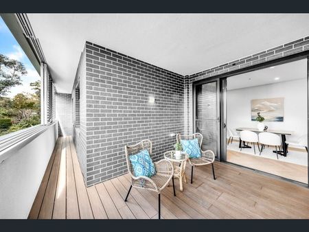 Elegant 4-Bedroom Apartment with 2 Parking in Prestigious Killara - Photo 5