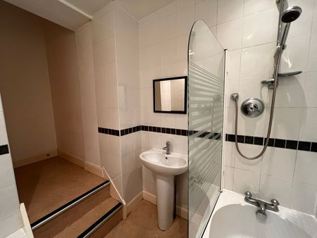 2 Bed Flat, Eastgate, LS2 - Photo 2