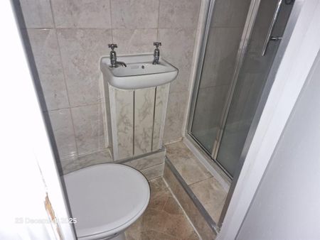 Dewsbury Road, Leeds - Photo 5