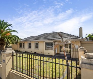 3-Bedroom Home with Large Outdoor Entertaining Area - Photo 6