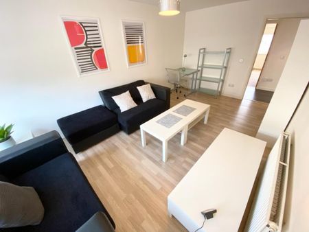 2 bedroom flat to rent - Photo 2