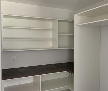 Sunny 4 Bedroom/2 bathroom Home - Photo 2