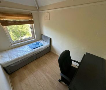 Semi-detached house to rent on - Photo 2