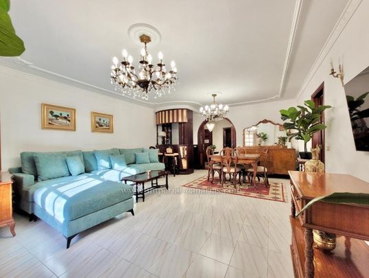 En alquiler, enorme vivienda de 4 dormitorios y 3 baños por la zona de la Plaza del Charco, con 2 plazas de Parking. - Photo 1
